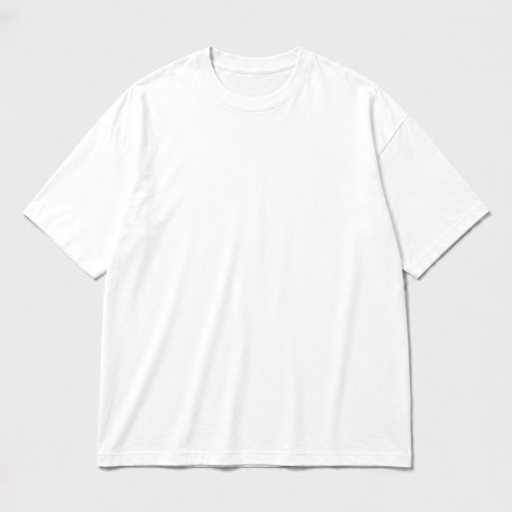 Cliente vestindo camiseta Paws Gallery — Oversized off white · Nina